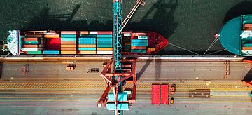 Hochwinkelansicht am Cargo Kran Container Terminal